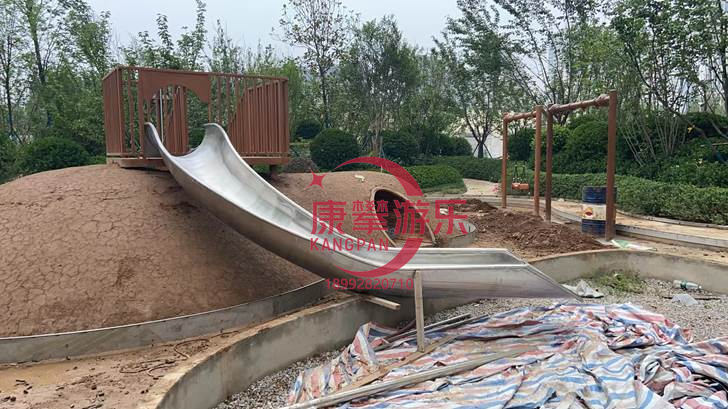 西安賽格某小區(qū)戶(hù)外不銹鋼滑道定制案例