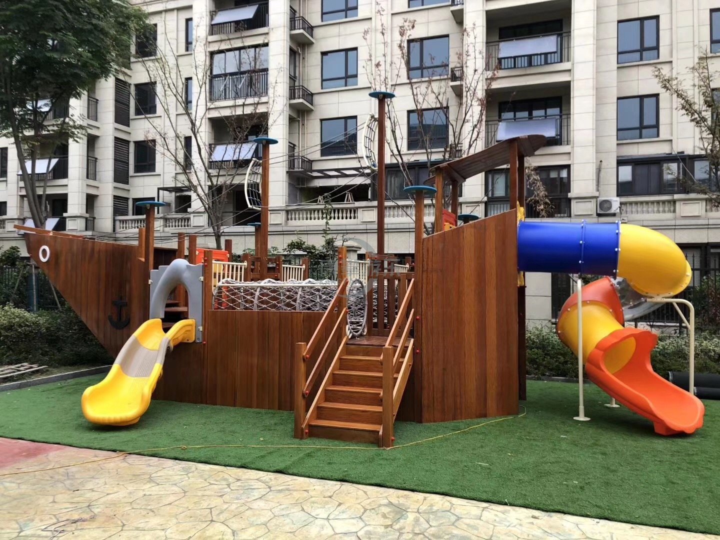 幼兒園戶外木質(zhì)滑梯