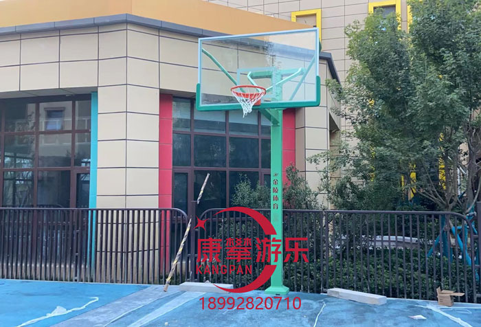 戶外籃球框設施