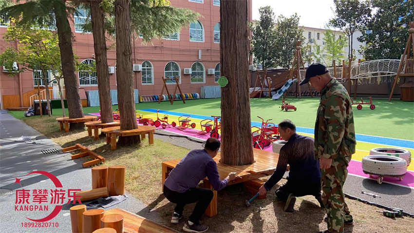 西安鄠邑區(qū)幼兒園木質(zhì)游樂(lè)拓展安裝過(guò)程 西安鄠邑區(qū)幼兒園木質(zhì)游樂(lè)拓展安裝過(guò)程