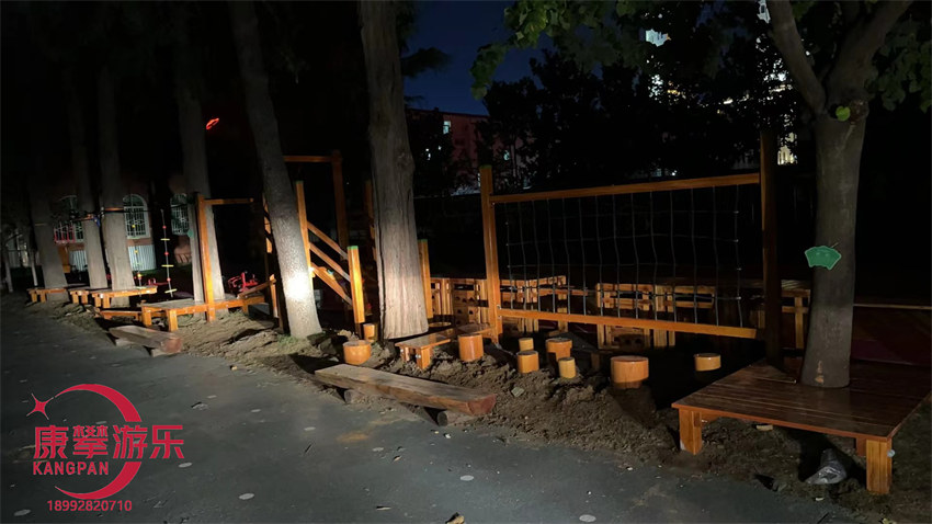 西安鄠邑區(qū)幼兒園木質(zhì)游樂(lè)拓展安裝案例 西安鄠邑區(qū)幼兒園木質(zhì)游樂(lè)拓展安裝案例